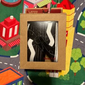Vans size 4 infant shoes in black/true white